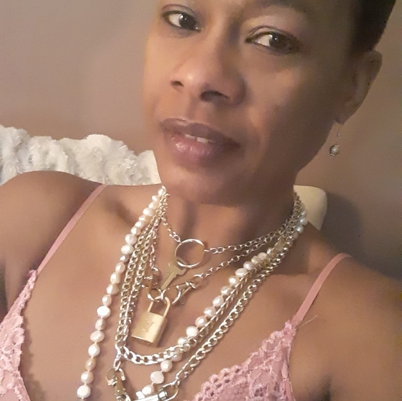 Meet your Posher, Yanae - Picture 2 of 2